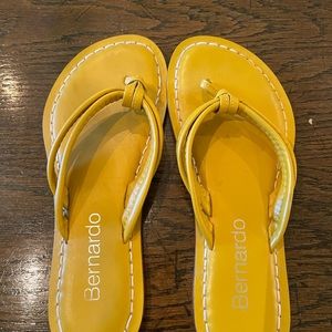 Bernardo sandal